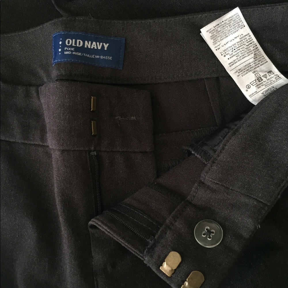 💸 SOLD 💸. Old Navy  Mid-Rise Pixie Pants - Picture 5 of 8